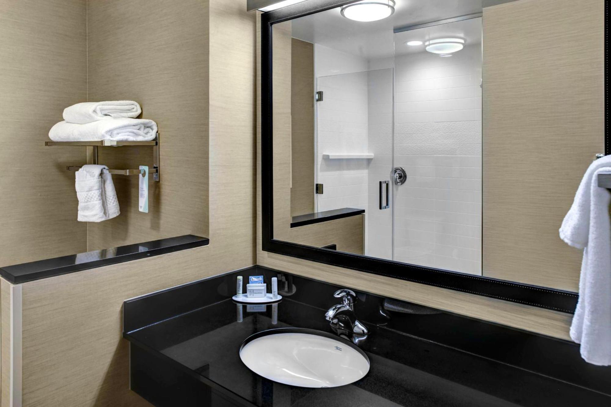 Fairfield Inn & Suites By Marriott Lansing At Eastwood Esterno foto