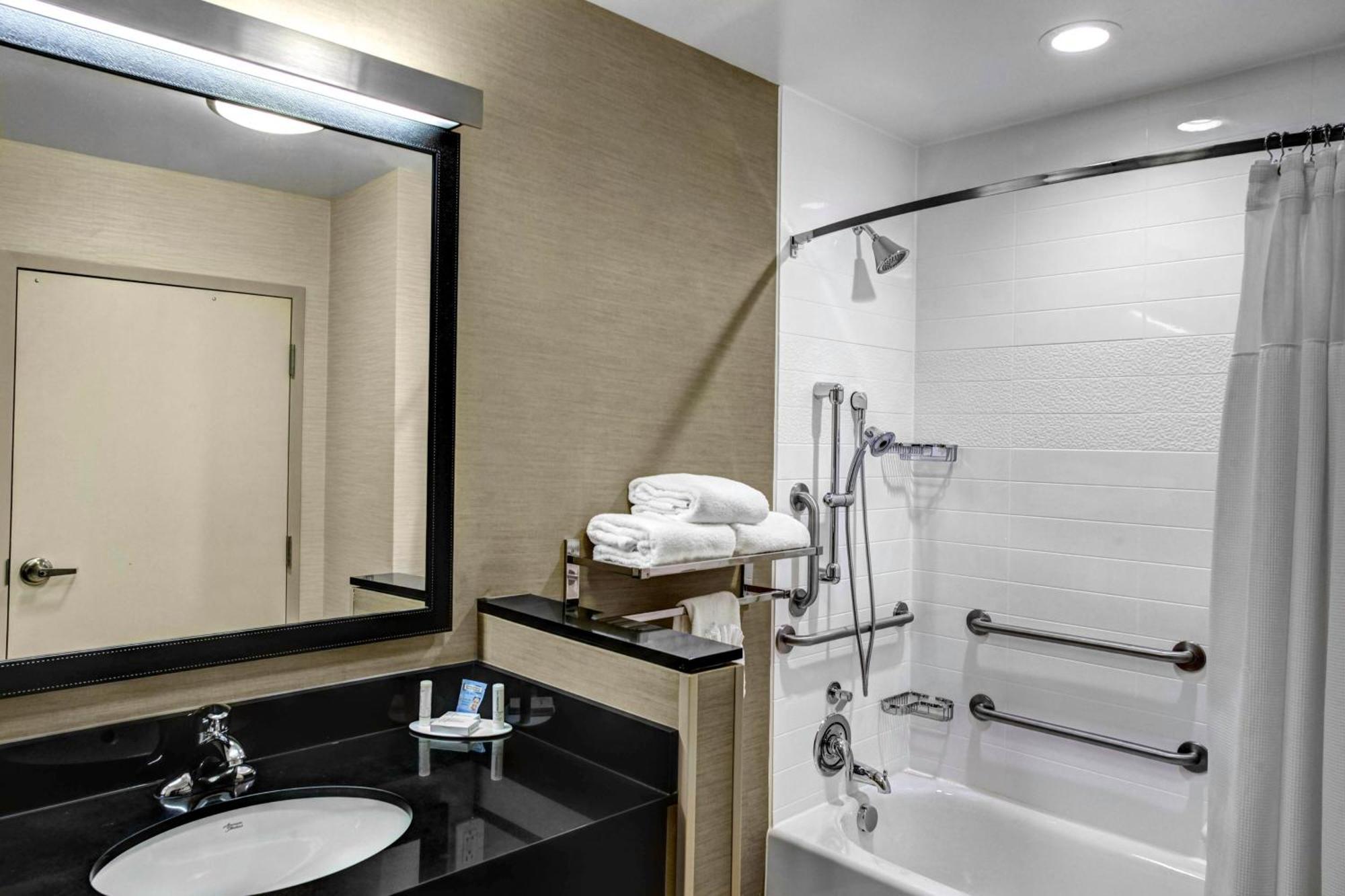Fairfield Inn & Suites By Marriott Lansing At Eastwood Esterno foto
