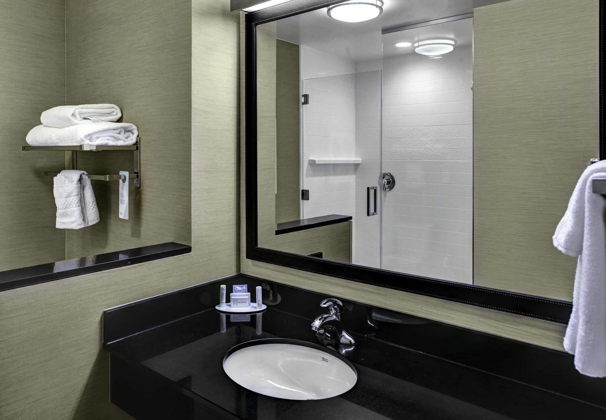 Fairfield Inn & Suites By Marriott Lansing At Eastwood Esterno foto